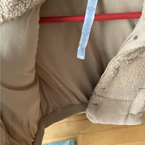 Alo Sherpa Snow Angel puffer (FINALPRICEDROP ) - Picture 7 of 11